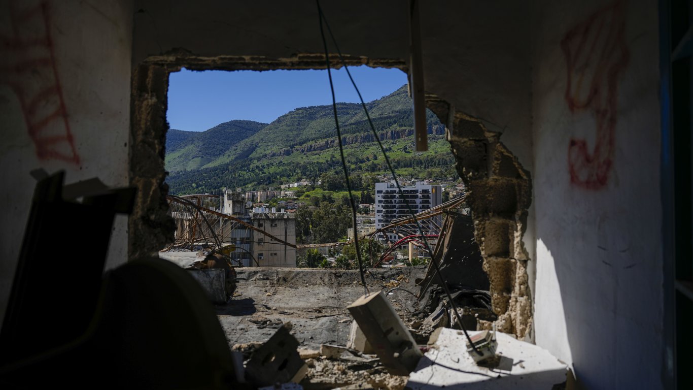 Израел нанeсе въздушен удар по Баалбек в Ливан, "Хизбула" отговори с катюши