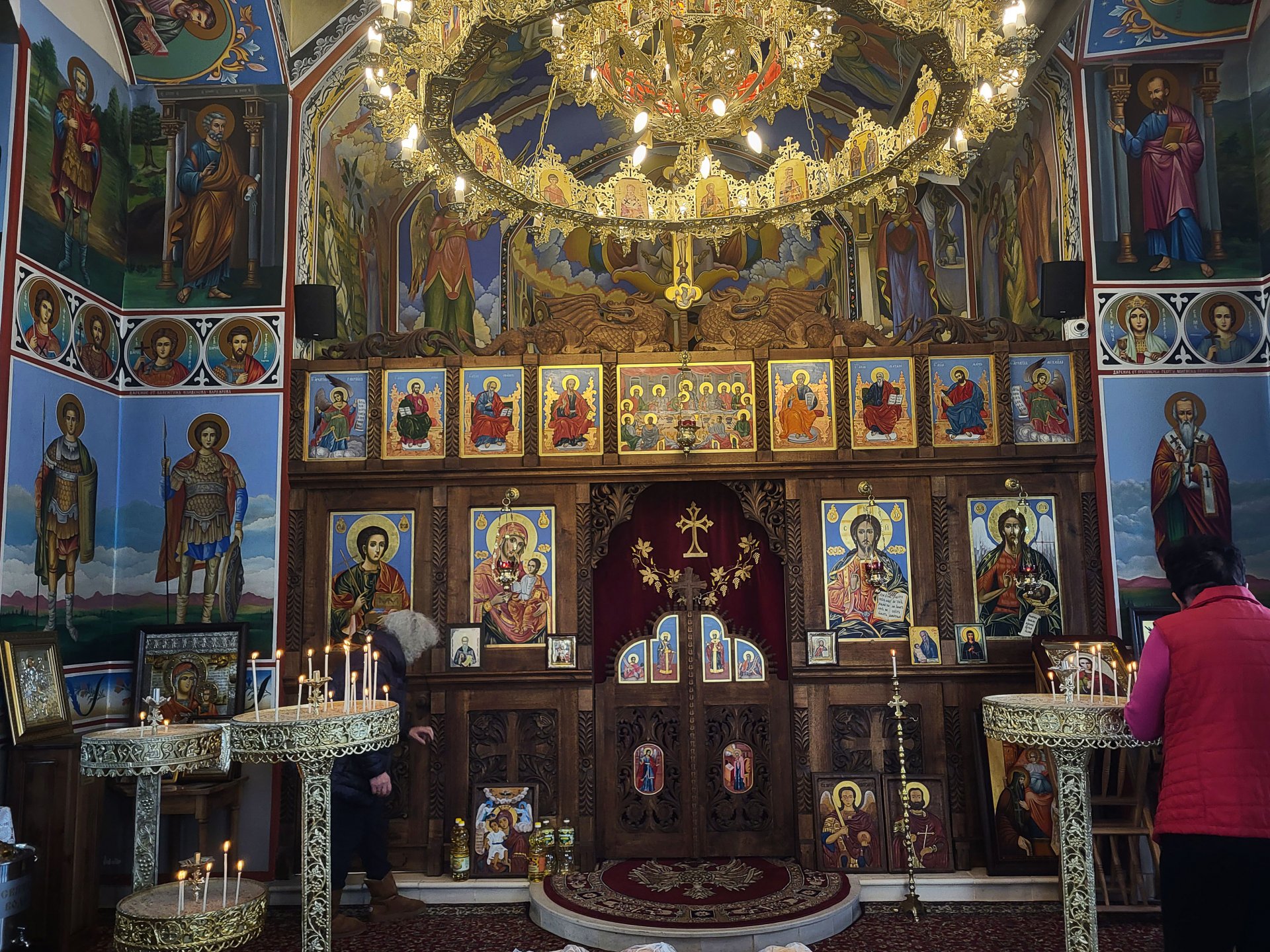 В храм "Свети Пантелеймон" в Самоков Сдружението на жени с онкологични заболявания "Сили имам да се боря" отбеляза Благовещение с раздаване на питки