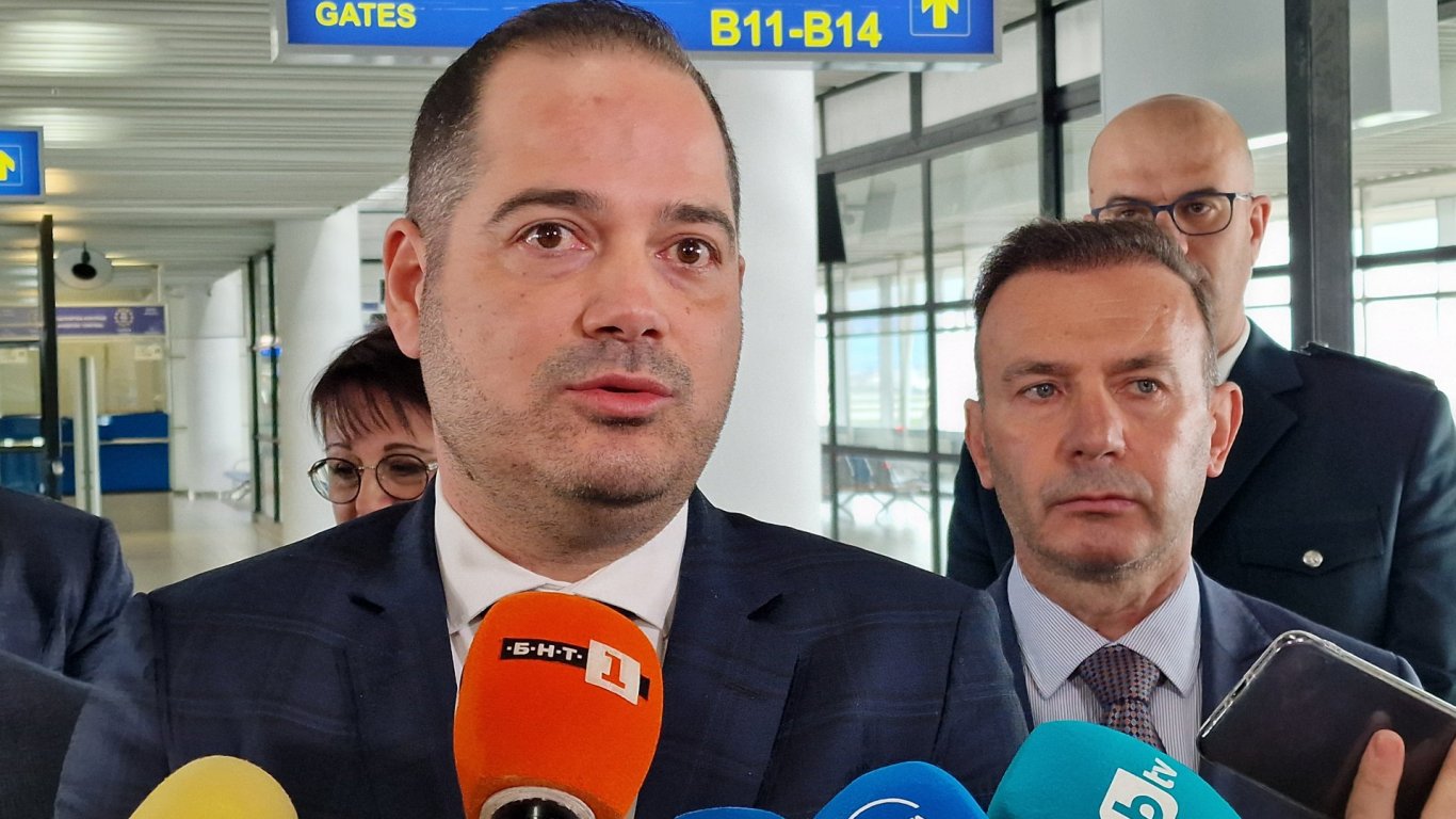 Калин Стоянов: На някои не им харесва, че под мое ръководство МВР спря мигрантите