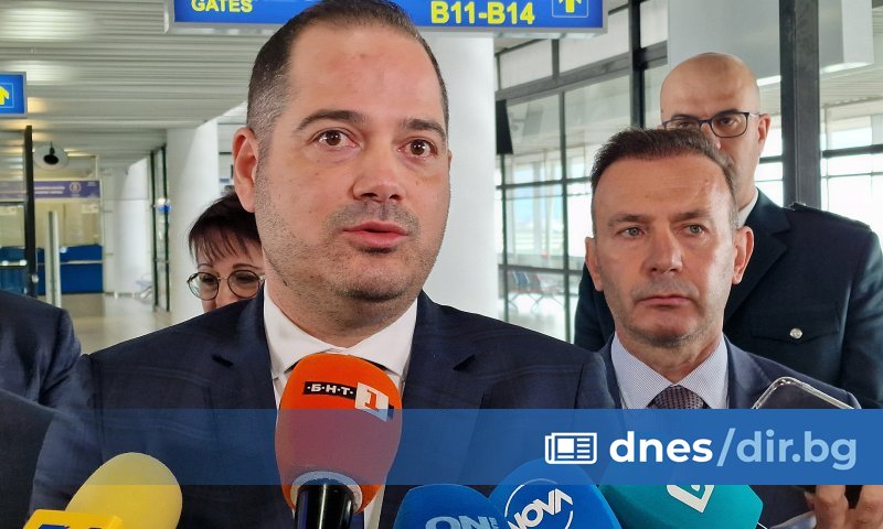 Той бе на инспекция на летище София във връзка с приемането