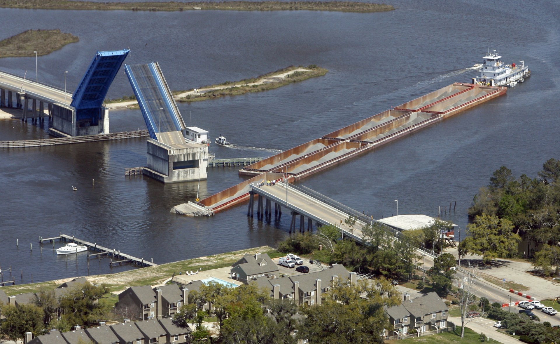 20 март 2009 г. - рухването на моста  "Поп'с Фери" в Билокси, Мисисипи