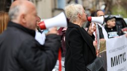 Протест за оставката на новия шеф на пловдивската полиция затваря АМ "Тракия"