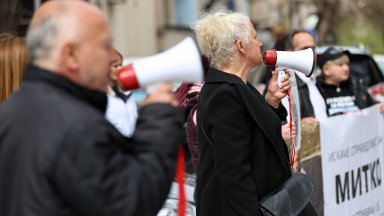 Протест за оставката на новия шеф на пловдивската полиция затваря АМ "Тракия"
