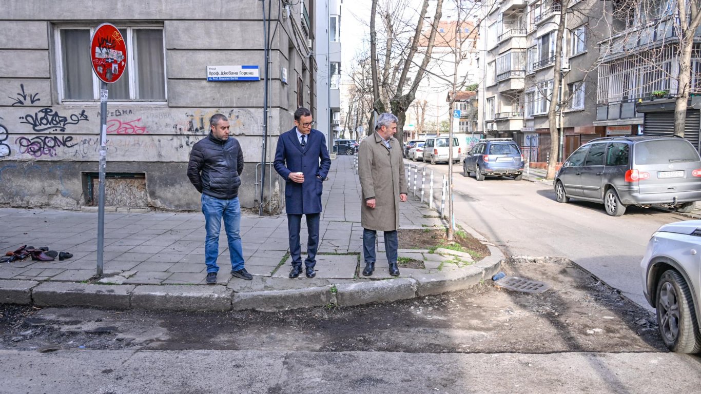 Кметът Терзиев откри куп нарушения при уличните ремонти в "Оборище"