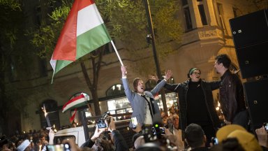 Адвокат поведе десетки хиляди на нов протест срещу правителството на Орбан