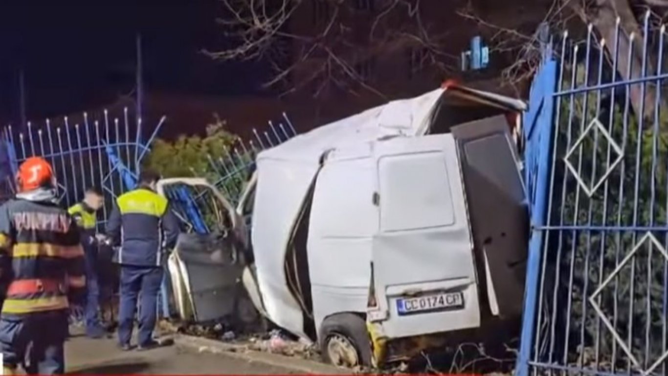 Български бус катастрофира в Констанца, двама са тежко ранени, един е в кома (видео)