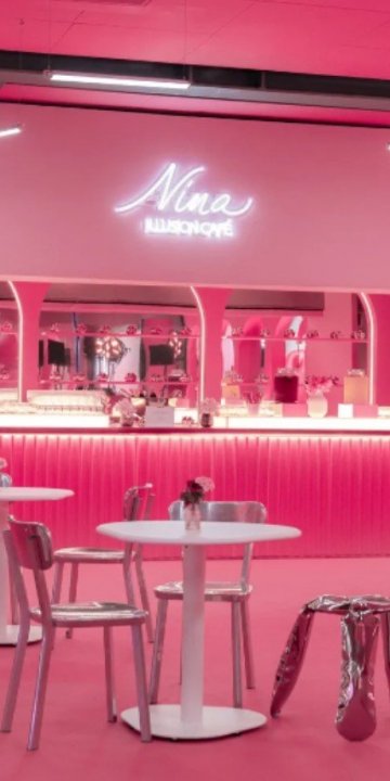 Розовото кафене на Нина Ричи в Париж