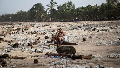 Нещо невиждано на Бали: толкова много боклук (видео)