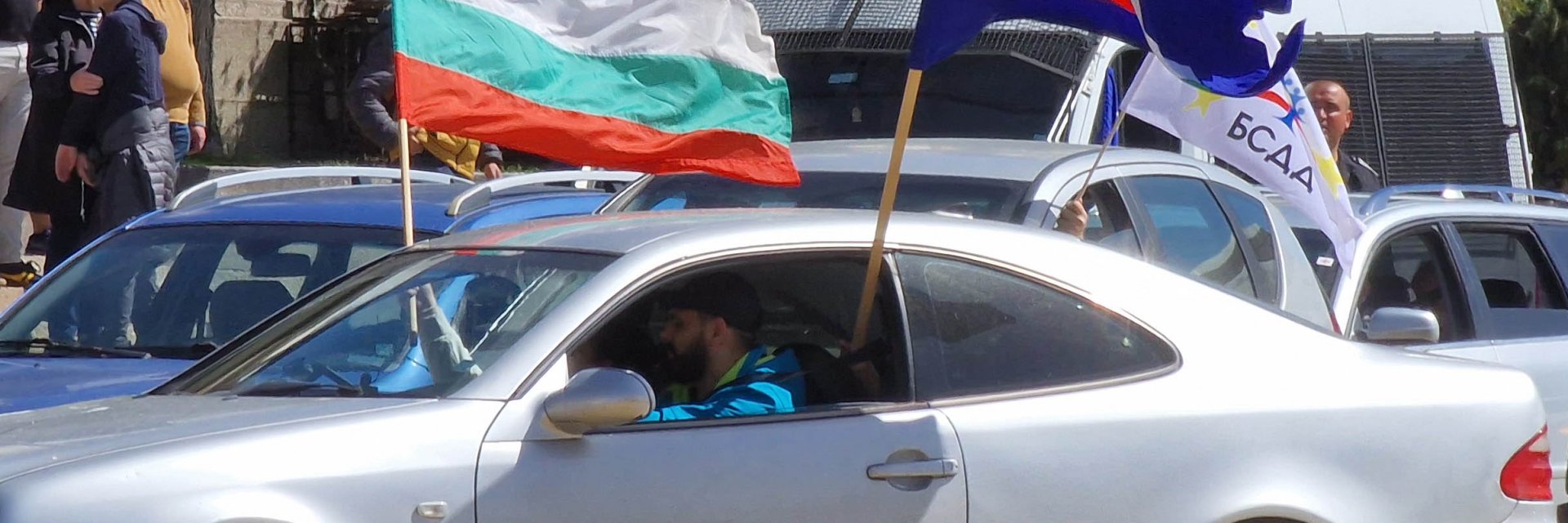 Автопротест блокира движението при Орлов мост в София (снимки)