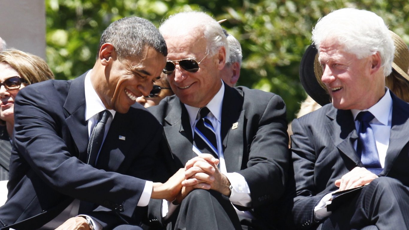 Барак Обама и Бил Клинтън помагат на Джо Байдън да събере рекордна сума за кампанията си