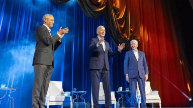 Байдън който пристигна вчера следобед с президентския самолет Ер Форс