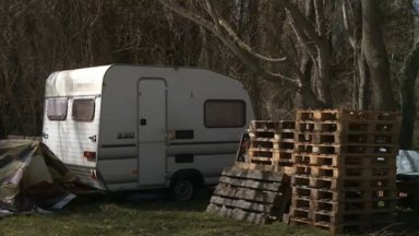 Десетки каравани кемпери и палатки вече освободиха местността Камчийски пясъци