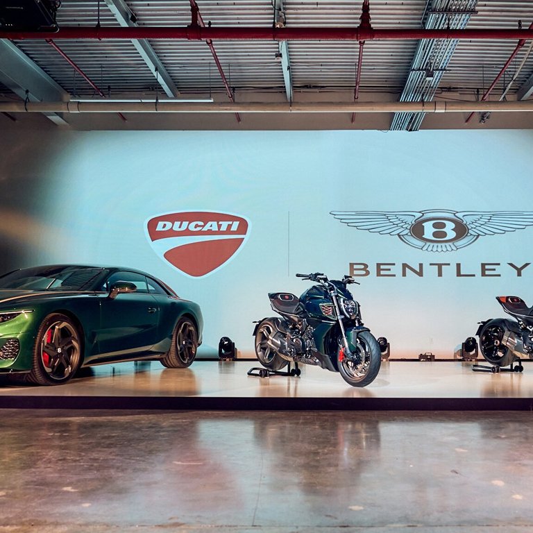 Ducati представя уникалния бутиков мотоциклет Diavel за клиентите на Bentley 