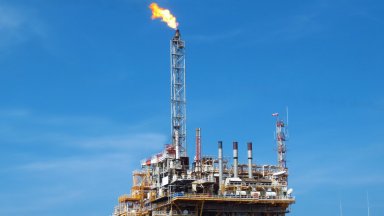 Над 20% от световния капацитет за рафиниране на петрол вече е в риск от затваряне