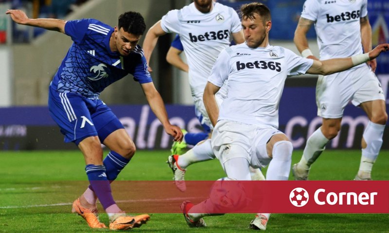 Du sport à la télévision avec beaucoup de football et du bon tennis Du sport à la télévision avec beaucoup de football et du bon tennis