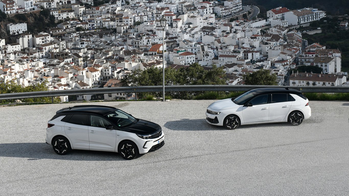 Opel Astra GSe и Opel Grandland GSe