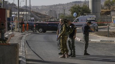 Израелски военни застреляха мъж след нападение с нож на автогара