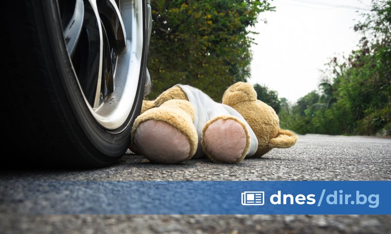 Според първоначалната информация детето е излязло внезапно на пътното платното,