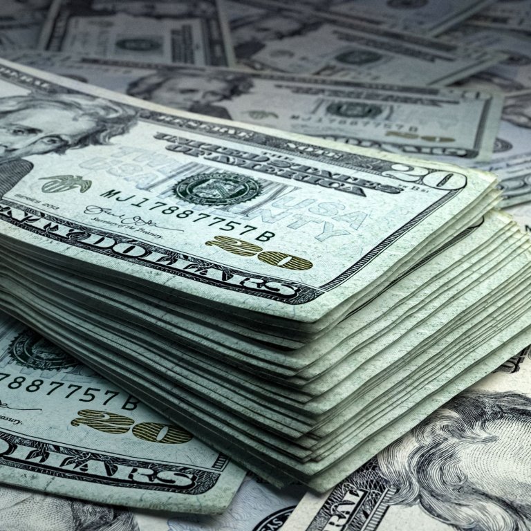 Доларът поскъпна спрямо повечето валути и е на рекорден 34-годишен връх към йената