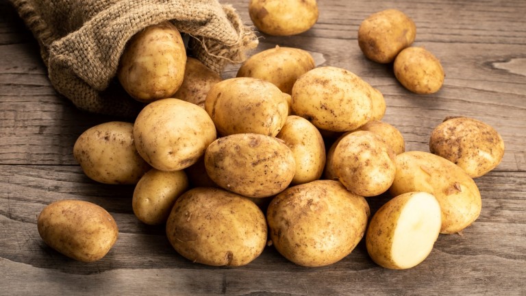 Зеленчук или нишестен продукт: Какво всъщност представлява картофът