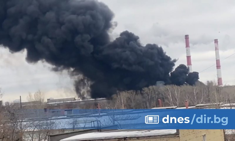 В разпространените кадри в социалните мрежи се вижда гъст черен