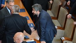 Христо Иванов подаде заявление за прекратяване на пълномощията му като депутат