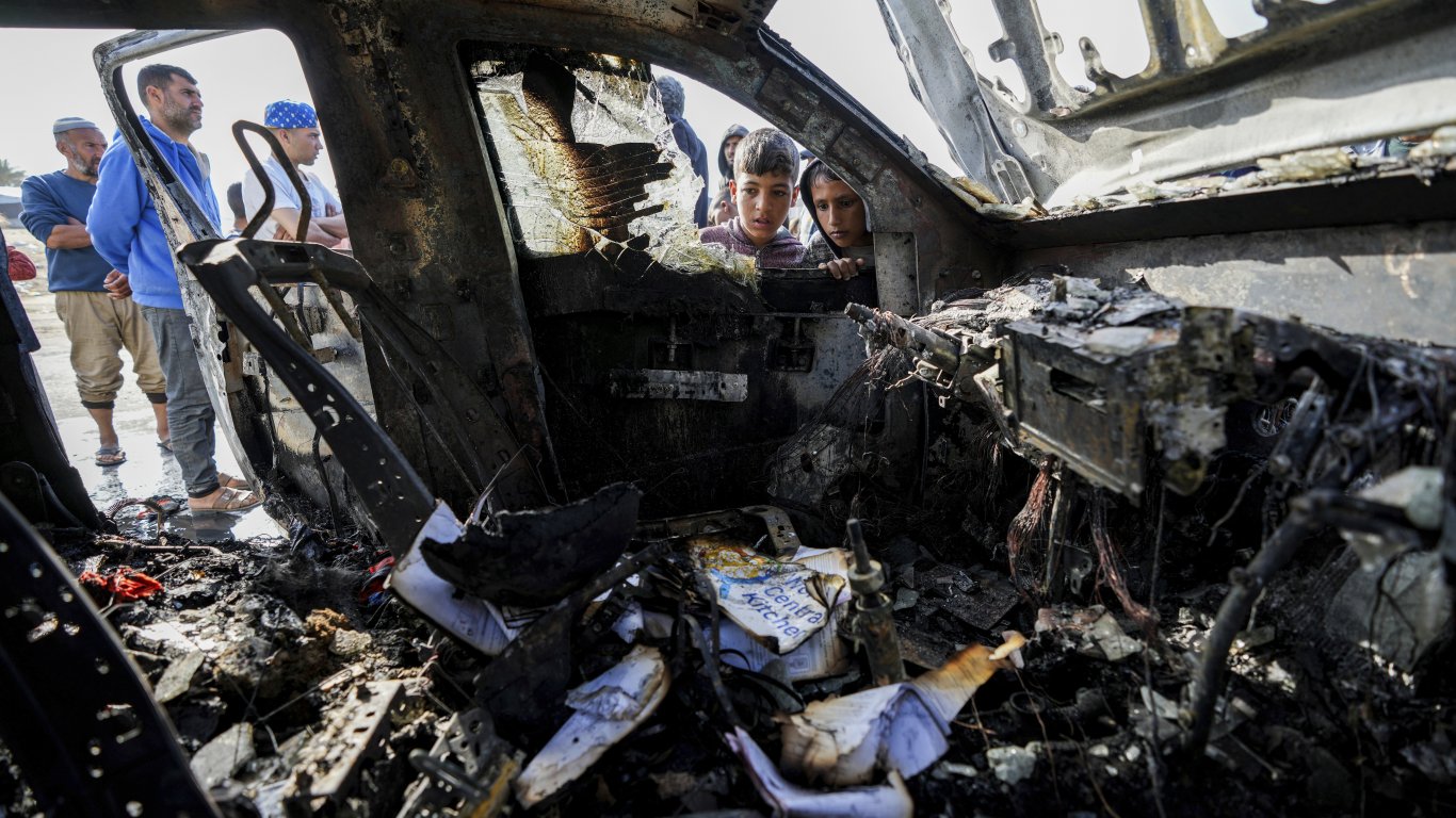 Нетаняху призна, че "неумишлен" израелски удар е убил хуманитарните работници в Газа 