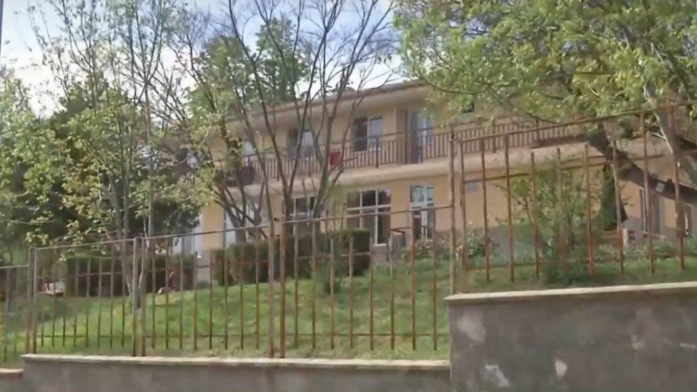Уволняват пияния фелдшер след разкритията в дома край Горна Оряховица