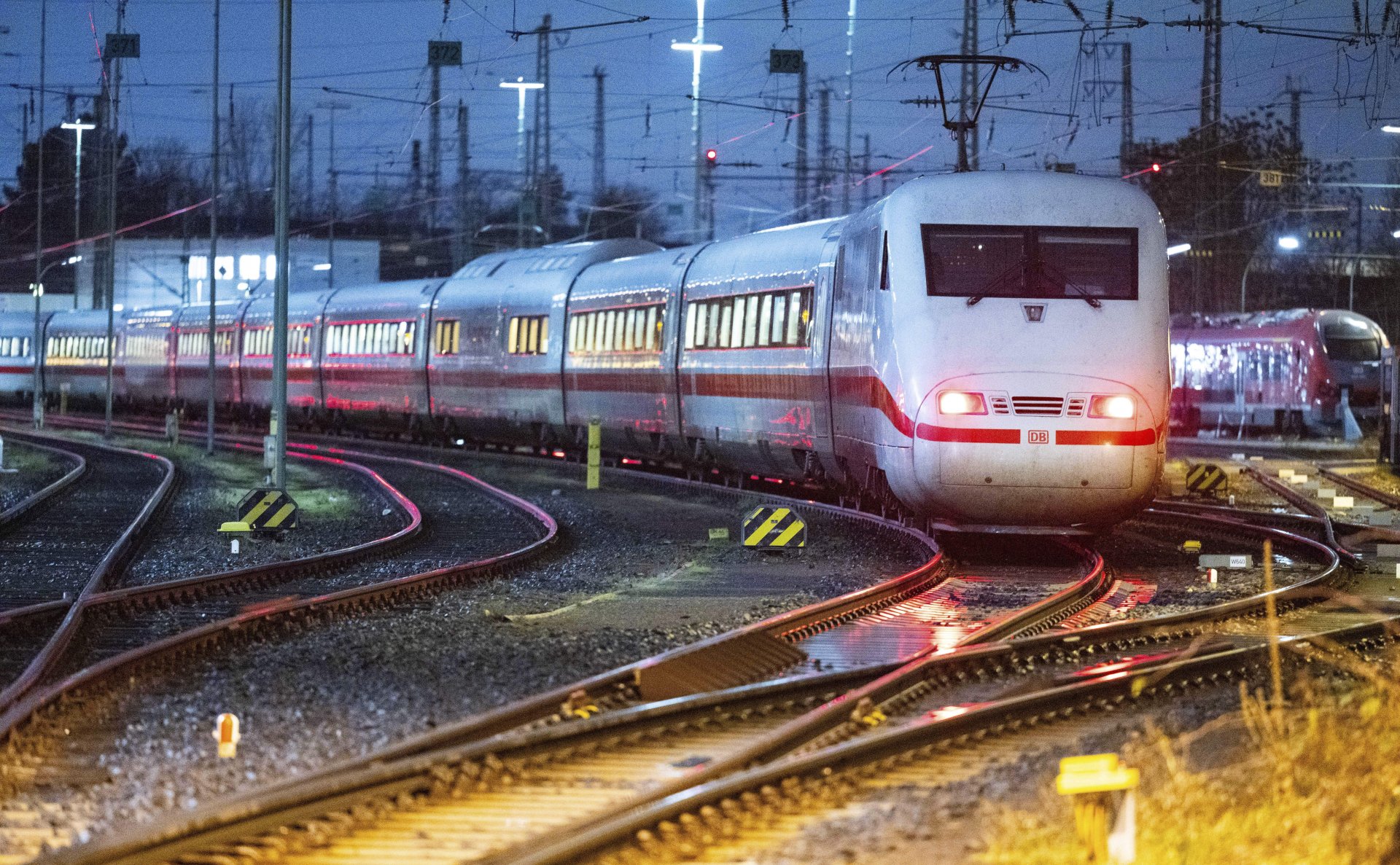 Всяка година на гарите и във влаковете на Deutsche Bahn в цяла Германия пътниците губят около 250 000 вещи