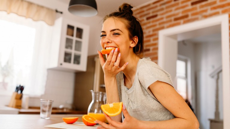 Мит или истина: Добре ли е за съня ви да ядете цитруси вечерно време