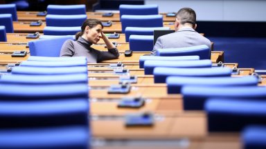 Часове наред народните избраници дебатираха да създадат ли временна комисия за изчезналия