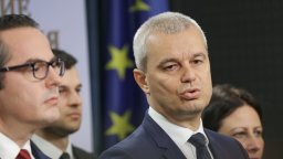 "Възраждане" иска Атанас Атанасов да бъде задържан за измяна
