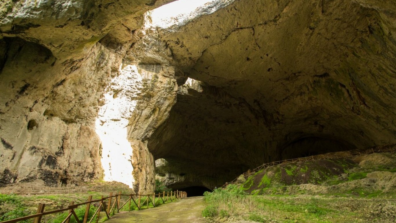 Алъш-вериш: Около Деветашката пещера вече ще има и сергии 