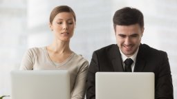 Има ли разлика между лъжата и шегата на работното място