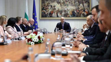 За първи път държавният глава провежда обявяването на състава заедно с консултациите с