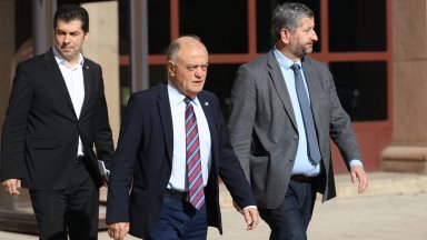 Има тайна координация между Борисов Пеевски и Радев която в