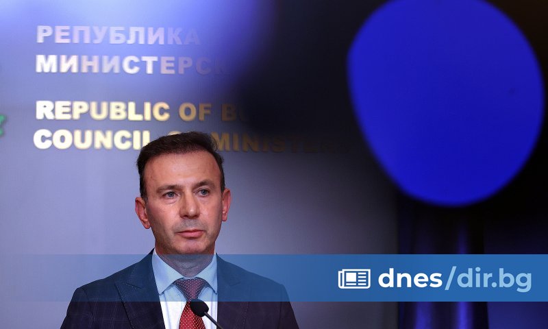 Пред Дневник Рашков уточни, че Коцев е с високо кръвно. Депутатът