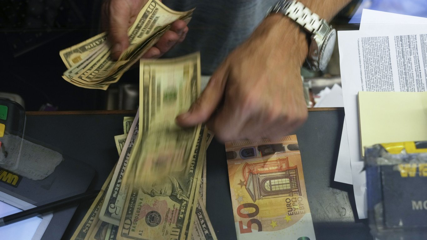 Германската полиция конфискува фалшиви американски банкноти на стойност $103 милиона