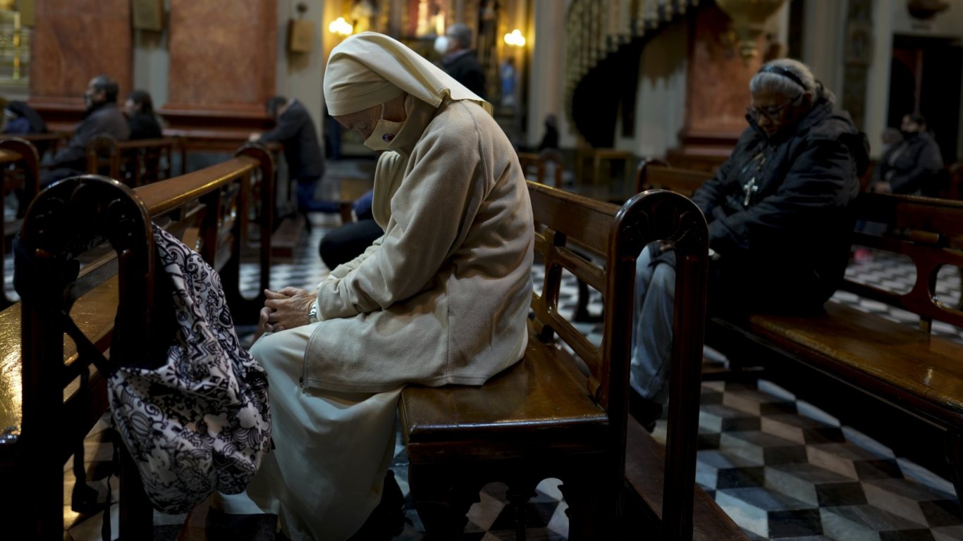 Висши духовници в Аржентина са малтретирали монахини десетилетия наред