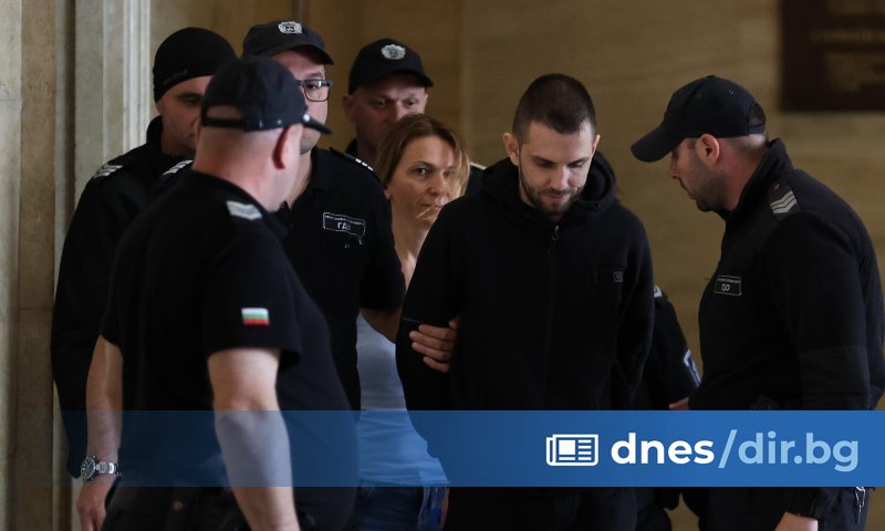 Мярката за неотклонение за него няма да се гледа днес.
Малко