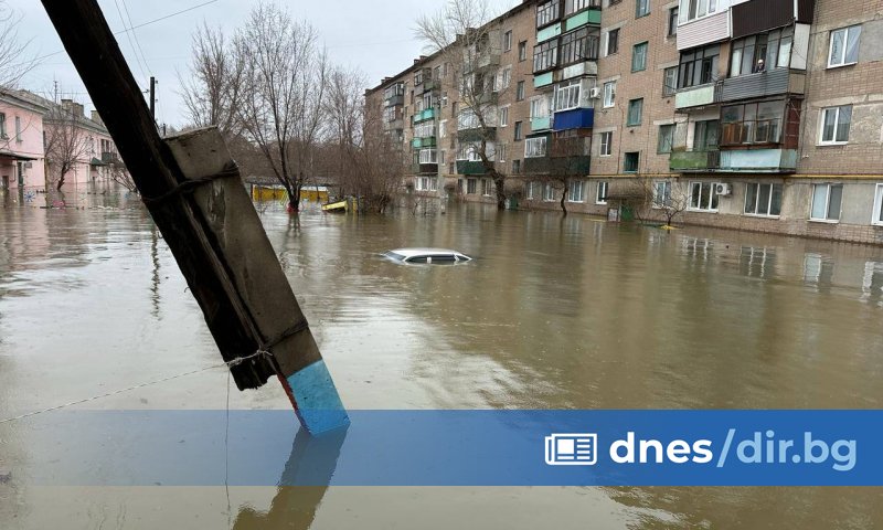 Засега се съобщава за четирима удавили се. Бедствието обаче е