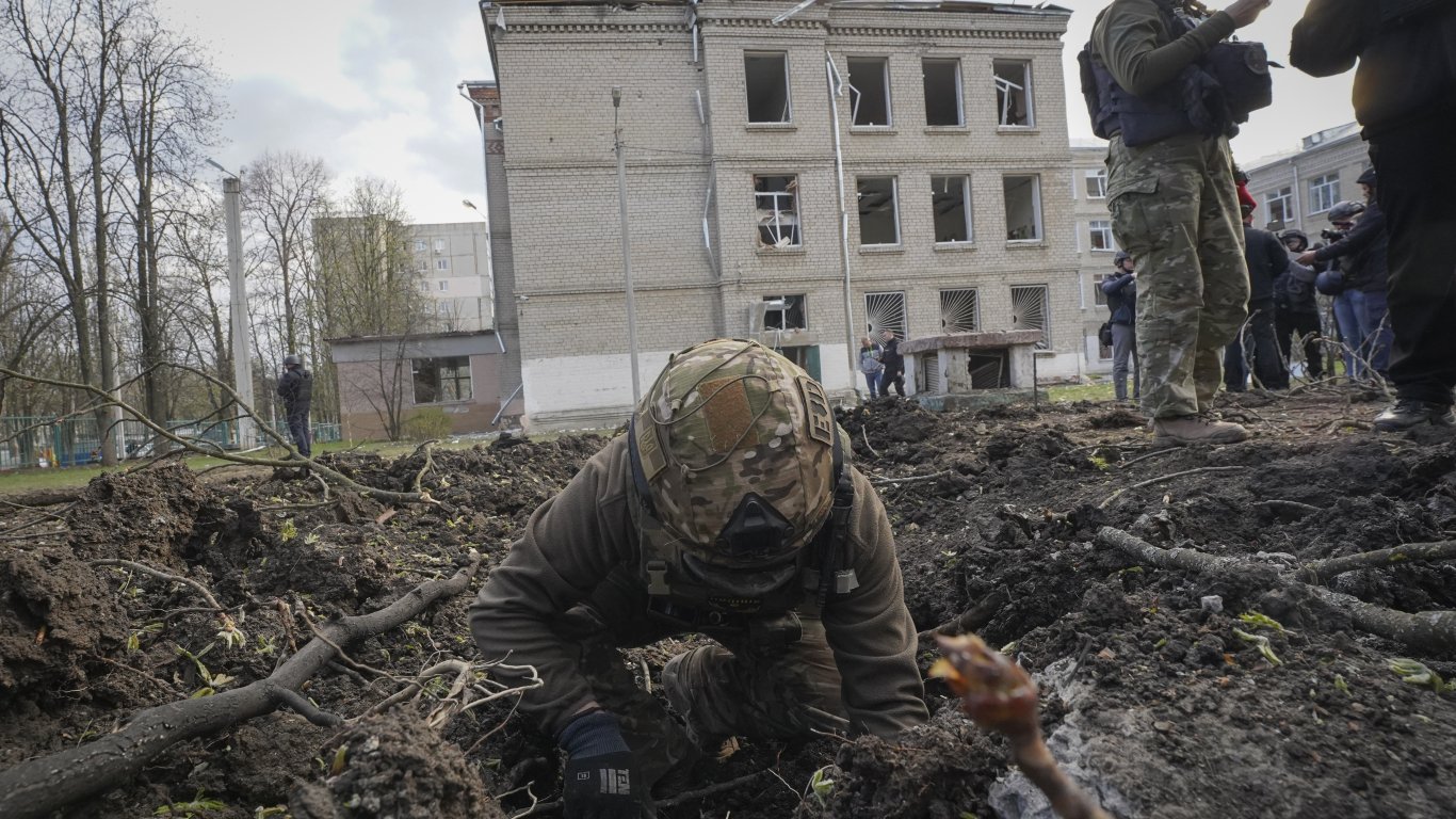 Киев съобщи за жертви на руски обстрел в Запорожка област, атака с дронове и в Одеса 