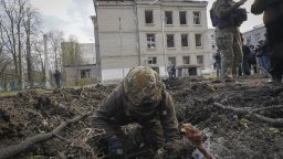 Русия е ударила детска площадка в Харков, три деца са в критично състояние