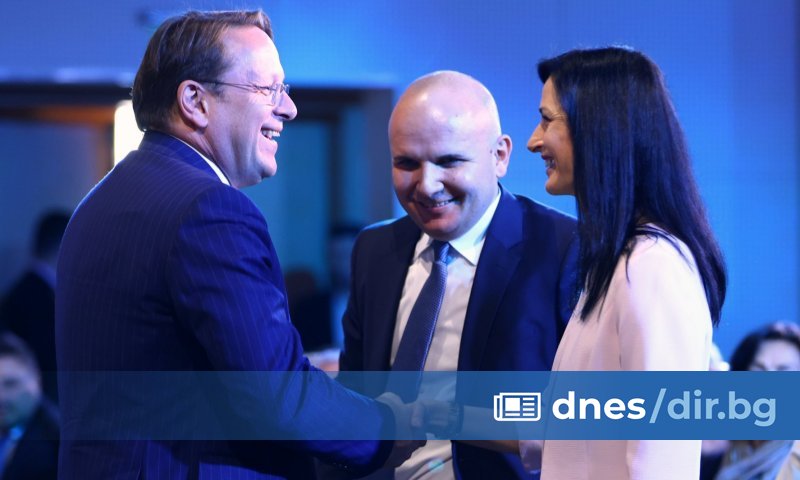 Снимки от форума Нека всички работим заедно България да бъде