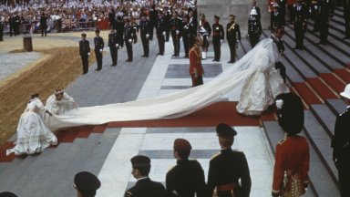 Дизайнери вдъхват нов живот на булчинската рокля на принцеса Даяна 