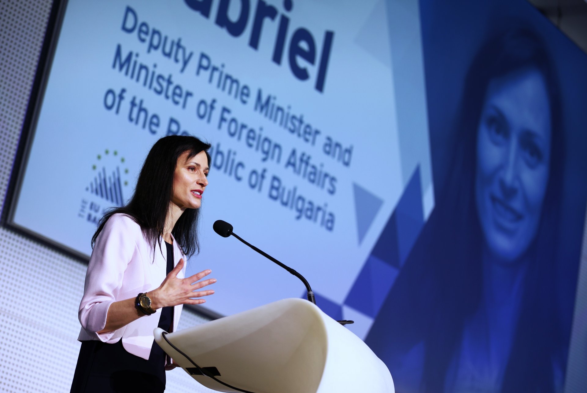 Вицепремиерът и външен министър в оставка Мария Габриел