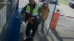 Откриха куп нарушения на служителите, взели книжката на шофьора на паяк, вдигнал колата на техен колега
