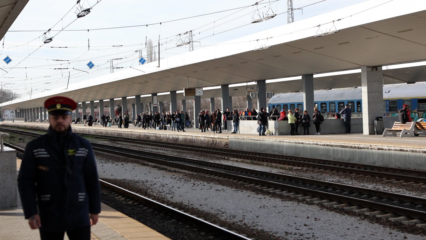 От 7 май се въвеждат промени в движението на влаковете през Централна гара София