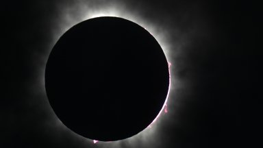 Какво разбраха учените от слънчевото затъмнение на 8 април