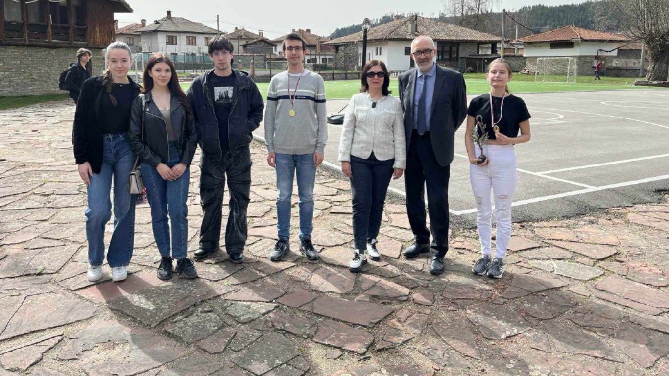 Ученици от МГ-Варна с първите места от Националната олимпиада по философия
